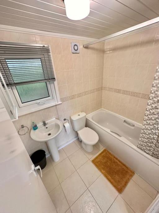 Semi-Detached 1-Bedroom Chalet อัดดิงสตัน ภายนอก รูปภาพ