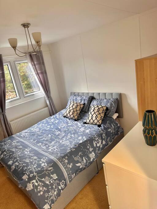 Semi-Detached 1-Bedroom Chalet อัดดิงสตัน ภายนอก รูปภาพ