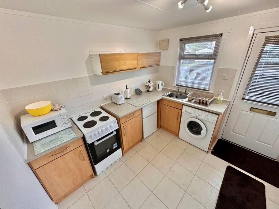 Semi-Detached 1-Bedroom Chalet อัดดิงสตัน ภายนอก รูปภาพ